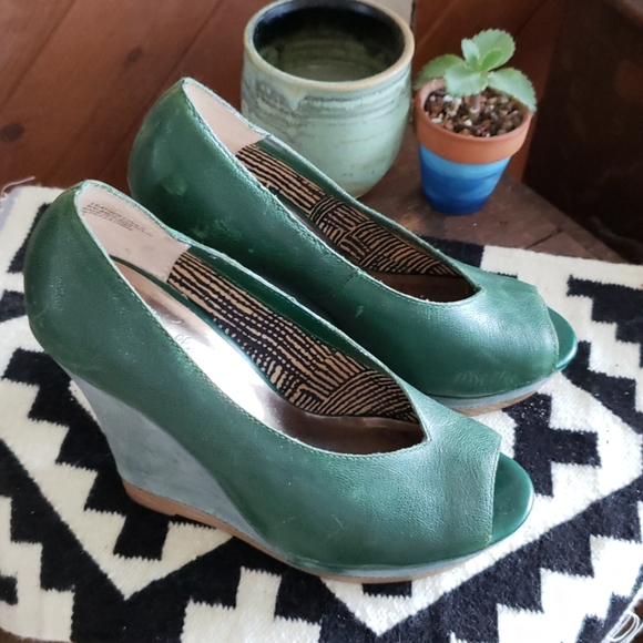 Seychelles Two-Tone Leather Platform Wedge - Picture 2 of 6